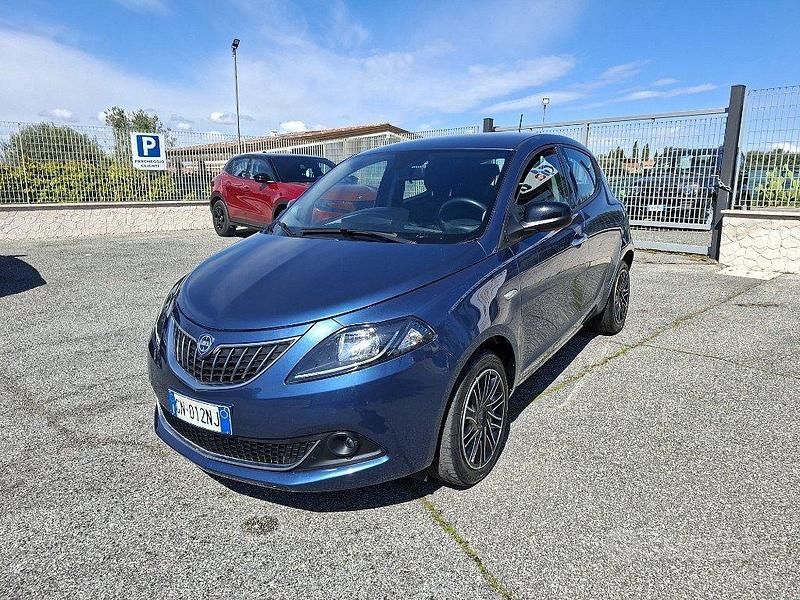 Usata Lancia Ypsilon Gold 70 CV (51 kW) 2023 Blu elegante Utilitaria