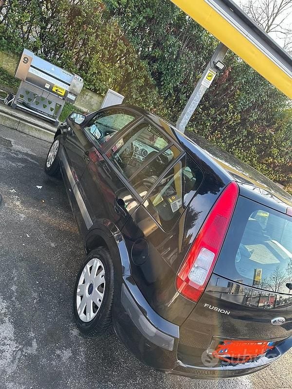 Usata Ford Fusion 80 CV (58 kW) 2009 Nero Utilitaria