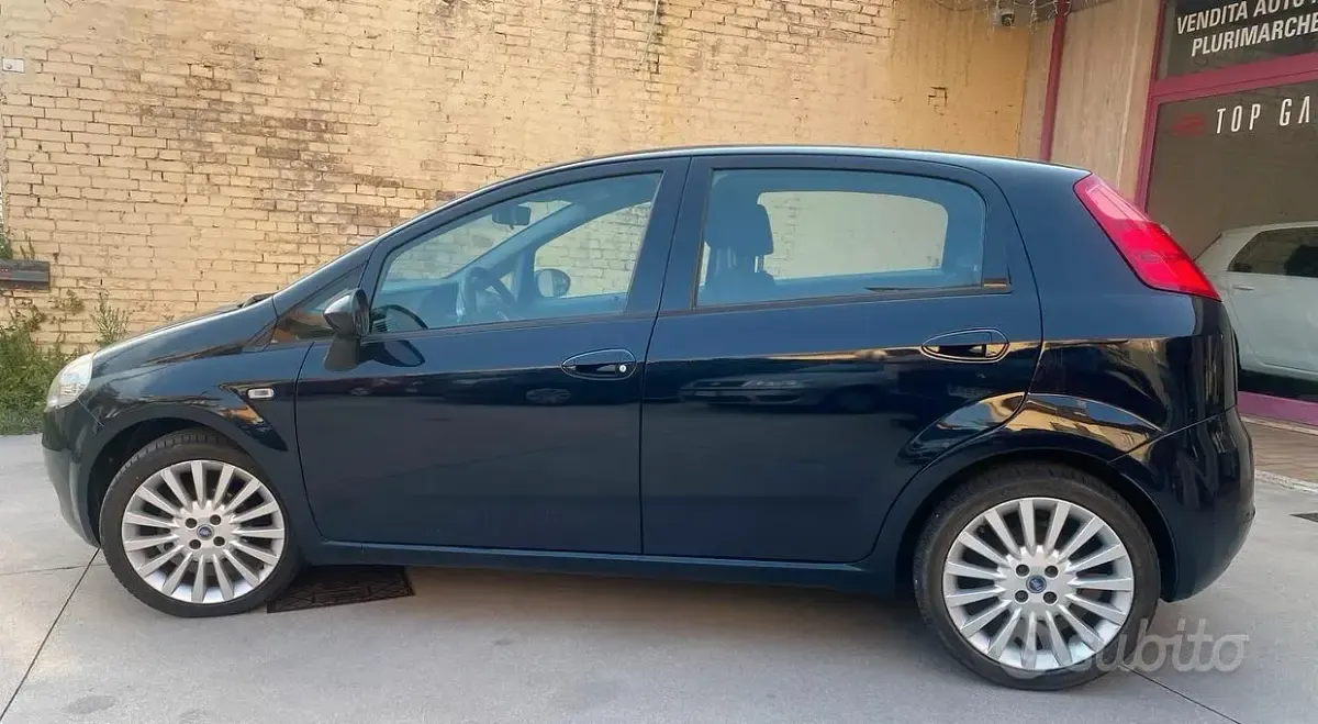 Usata Fiat Punto Easy 75 CV (55 kW) 2012 Bluazzurro Utilitaria