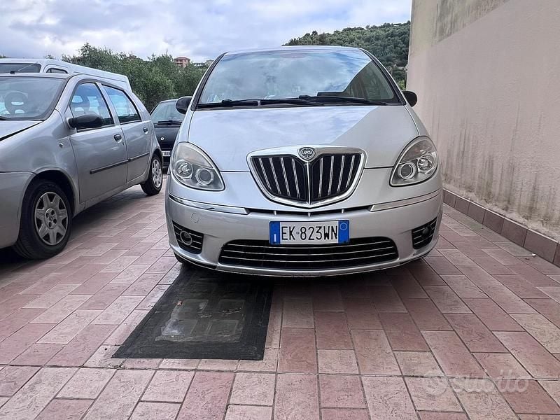 Usata Lancia Musa 95 CV (69 kW) 2011 Grigio Monovolume