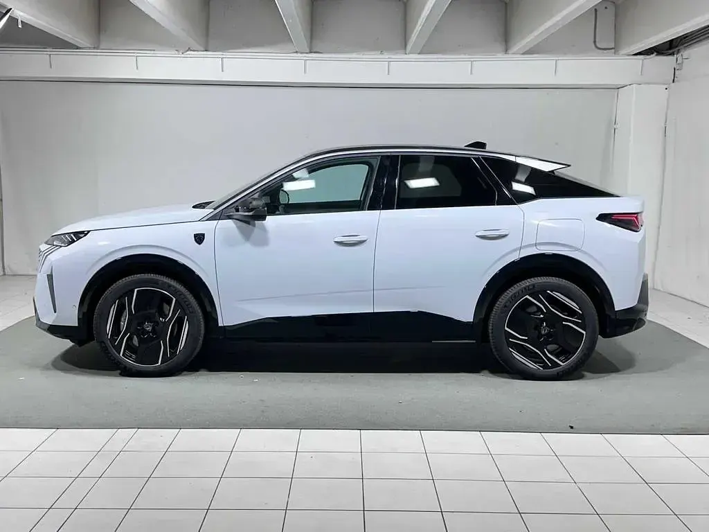 Usata Peugeot e-3008 GT 156 kW (213 CV) 2024 Bianco okenite SUV