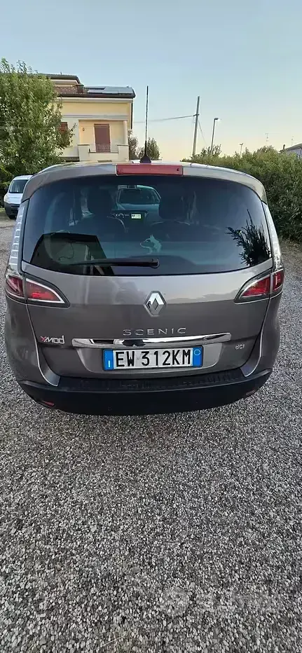 Usata Renault Scénic III XMOD 110 CV (80 kW) 2014 Grigio Monovolume