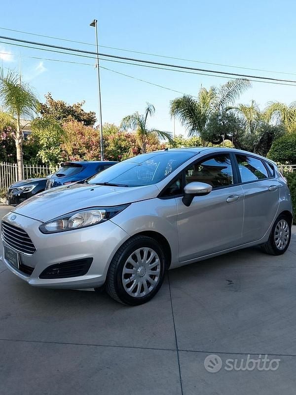 Usata Ford Fiesta Titanium 60 CV (44 kW) 2015 Grigio Berlina