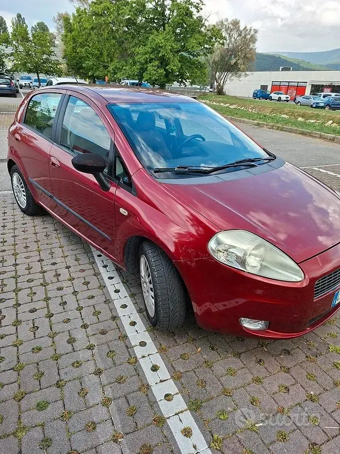 Usata Fiat Grande Punto 65 CV (47 kW) 2006 Rosso Utilitaria