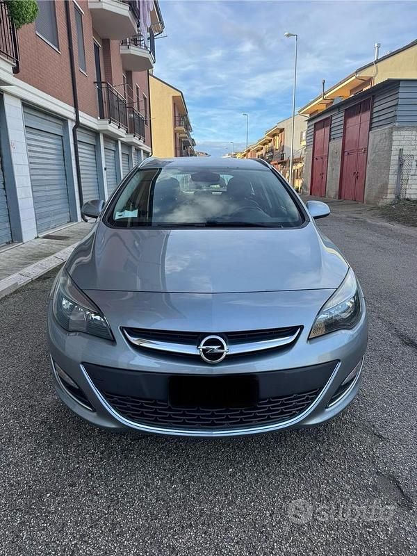 Usata Opel Astra 140 CV (102 kW) 2016 Grigio Station wagon