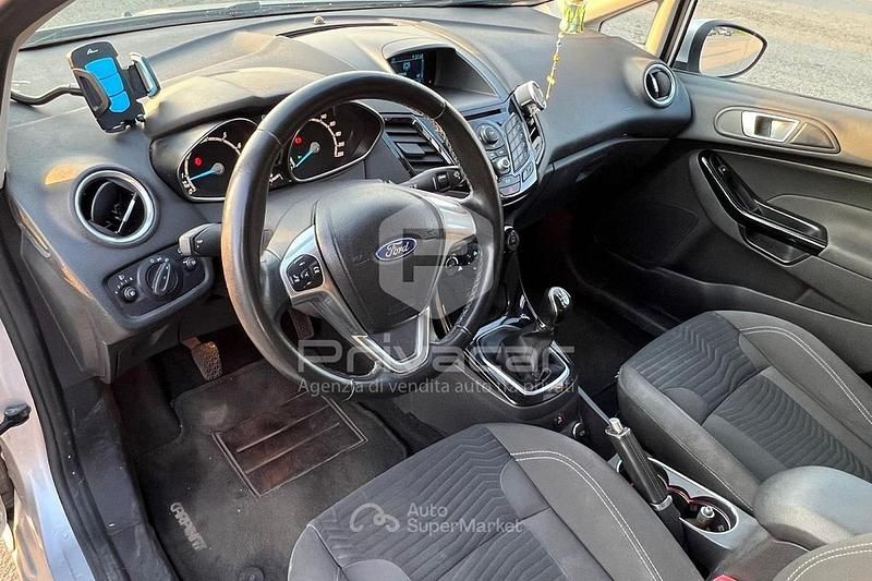 Usata Ford Fiesta Titanium 60 CV (44 kW) 2014 Gray Utilitaria