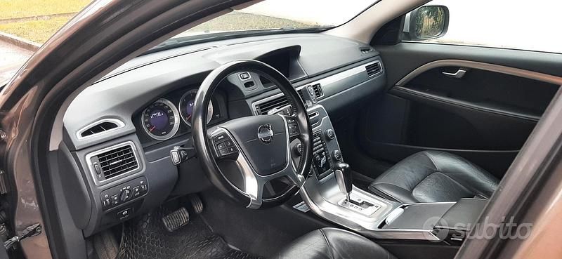 Usata Volvo XC70 175 CV (128 kW) 2011 Marrone Station wagon
