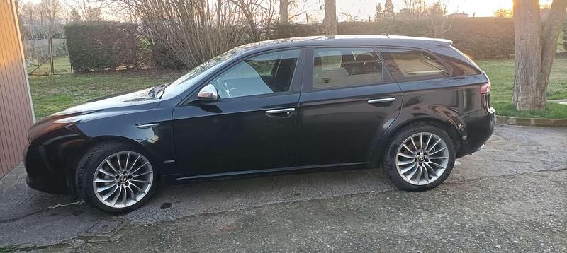 Usata Alfa Romeo 159 Distinctive 136 CV (100 kW) 2012 Nero Station wagon