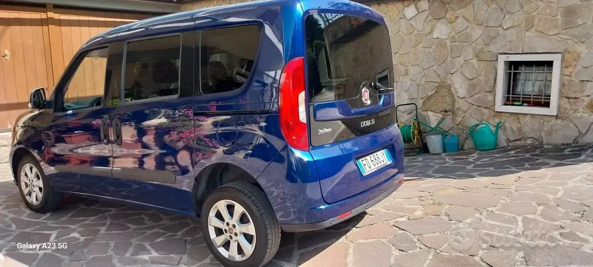 Usata Fiat Doblò Lounge 95 CV (69 kW) 2016 Bluazzurro Monovolume
