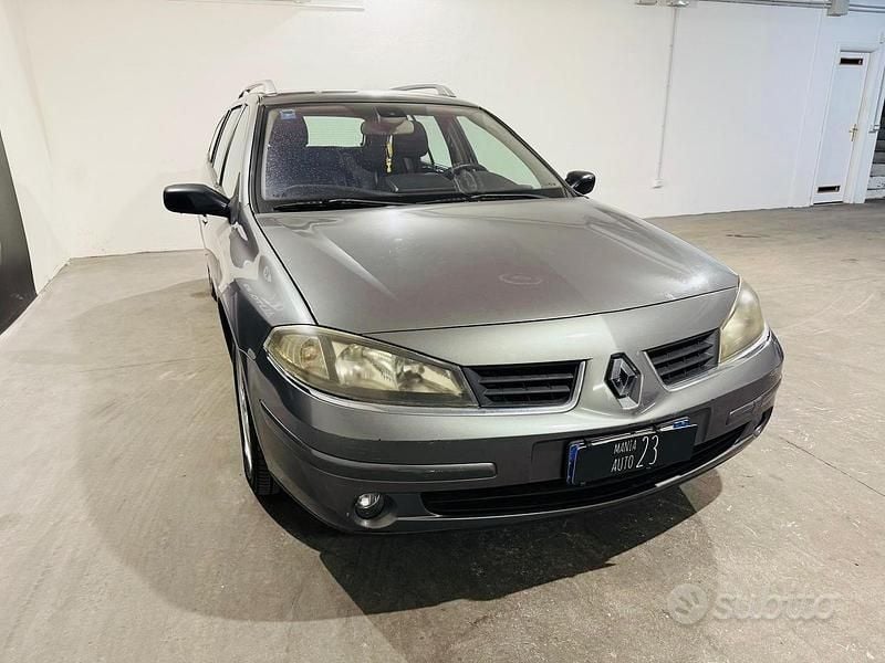 Usata Renault Laguna III 150 CV (110 kW) 2009 Grigio Station wagon