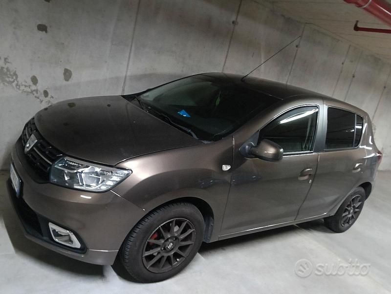 Usata Dacia Sandero Comfort 90 CV (66 kW) 2019 Marrone Berlina