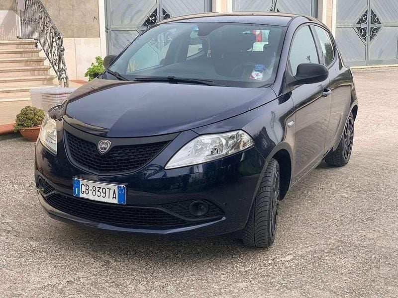 Usata Lancia Ypsilon 69 CV (50 kW) 2020 Blu/azzurro Utilitaria