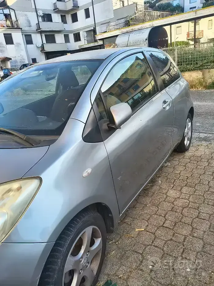 Usata Toyota Yaris 69 CV (50 kW) 2006 Grigio Berlina