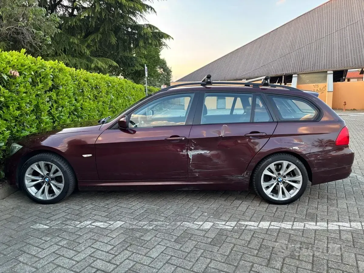 Begagnad BMW 320 Efficient Dynamics 177 HK (130 kW) 2009 Röd Kombi