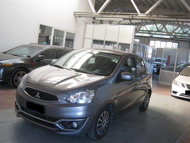Grigio(met.) Usata 2019 Mitsubishi Space Star Intense Tre volumi | 9500 € (Buon prezzo) - Immagine 1/4