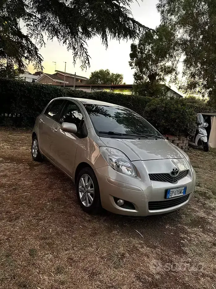 Usata Toyota Yaris Sol 100 CV (73 kW) 2011 Utilitaria