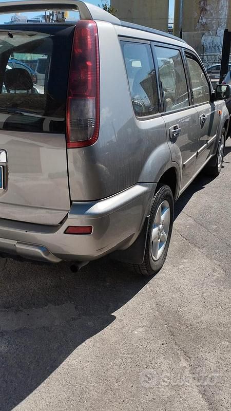 Usata Nissan X-Trail 114 CV (83 kW) 2003 Grigio SUV