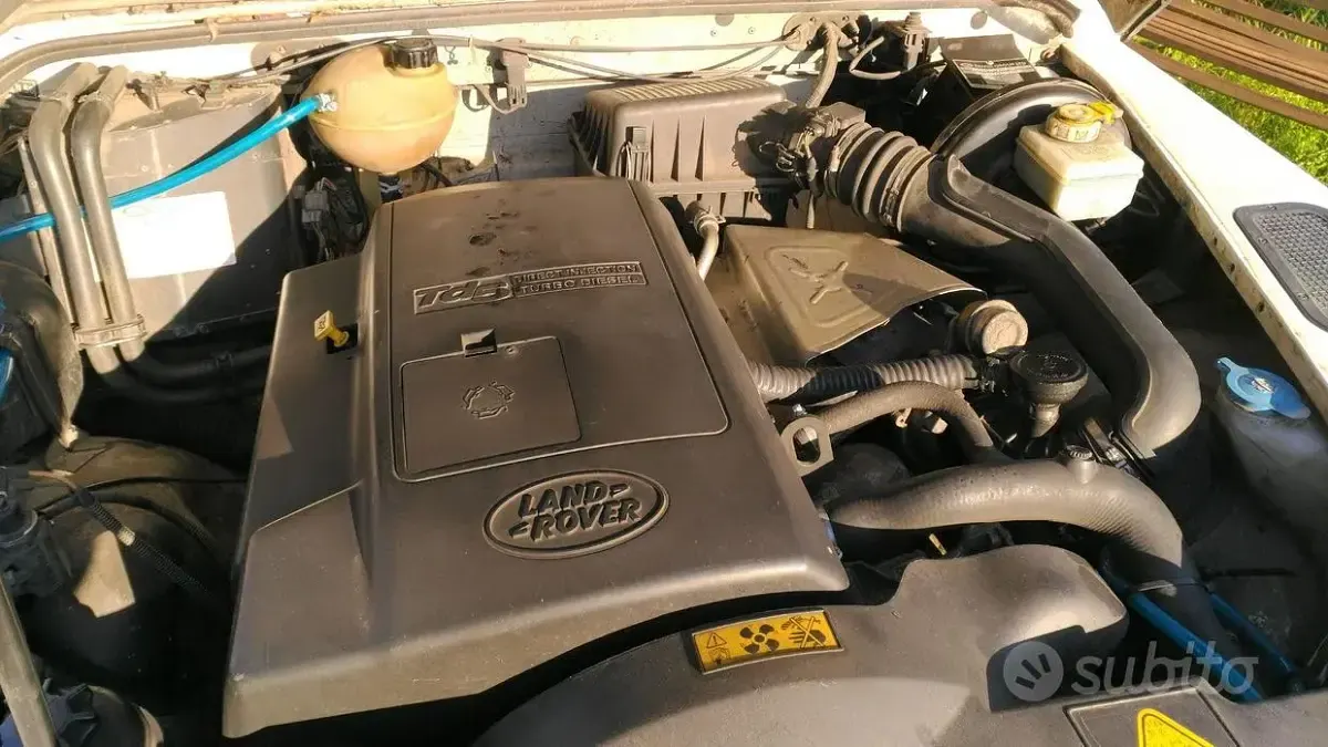 Usata Land Rover Defender 122 CV (89 kW) 1999 Station wagon