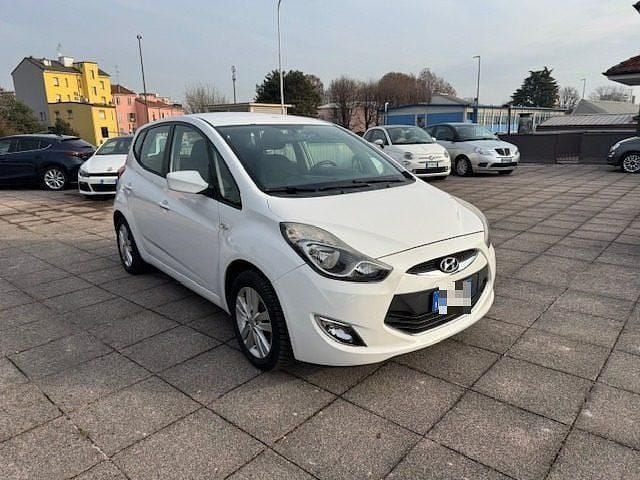Usata Hyundai ix20 Comfort 89 CV (65 kW) 2014 Bianco Utilitaria