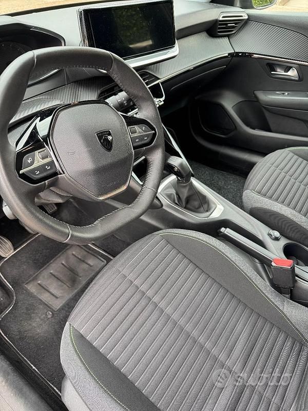 Usata Peugeot 208 Active 75 CV (55 kW) 2024 Nero Utilitaria