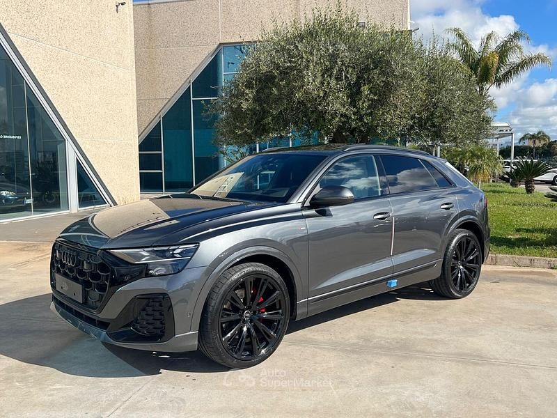 Nuova Audi Q8 S-Line 286 CV (210 kW) 2026 Gray SUV