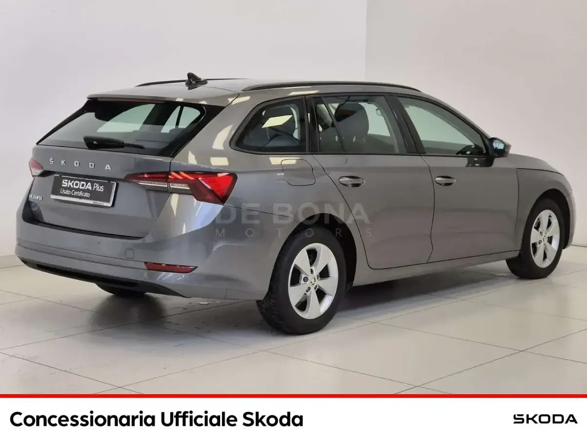 Usata Skoda Octavia Executive 116 CV (85 kW) 2022 Grigio Station wagon