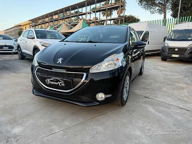 Usata Peugeot 208 Allure 68 CV (50 kW) 2015 Nero Utilitaria
