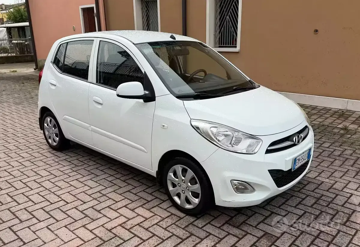 Usata Hyundai i10 69 CV (50 kW) 2012 Bianco Utilitaria