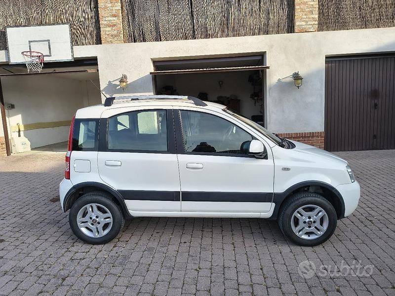 Usata Fiat Panda 4x4 Climbing 75 CV (55 kW) 2012 Bianco Utilitaria