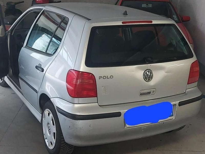 Usata VW Polo Comfortline 60 CV (44 kW) 2001 Argento Berlina