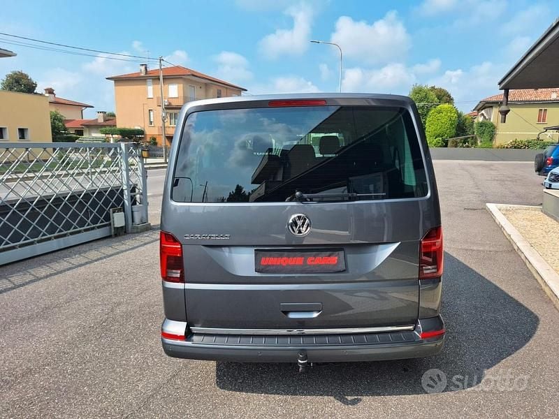 Usata VW Caravelle Comfortline 150 CV (110 kW) 2020 Grigio Monovolume