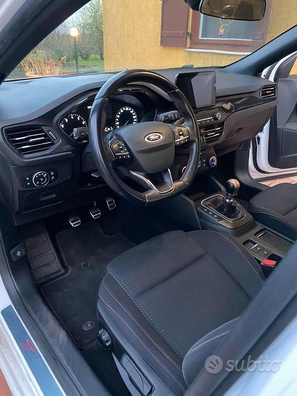 Usata Ford Focus 125 CV (91 kW) 2019 Bianco Berlina