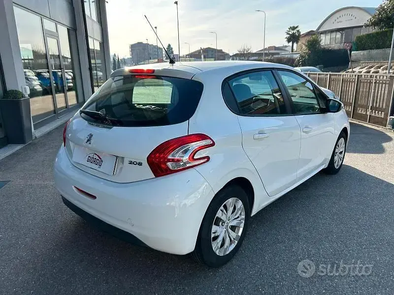 Usata Peugeot 208 Active 68 CV (50 kW) 2014 Bianco Utilitaria