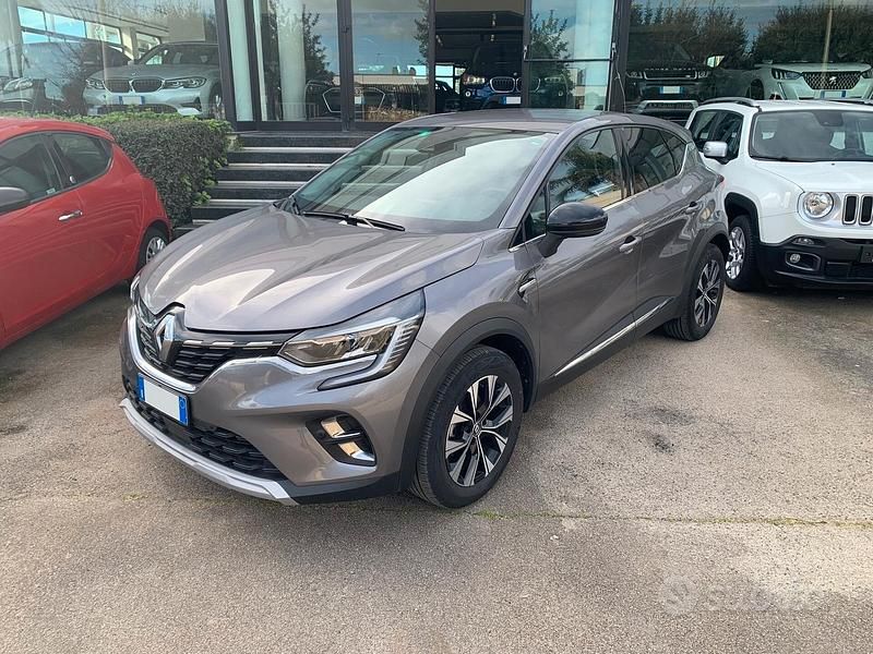 Usata Renault Captur Techno 91 CV (66 kW) 2022 Grigio SUV