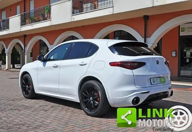 Usata Alfa Romeo Stelvio Executive 209 CV (153 kW) 2018 Bianco SUV