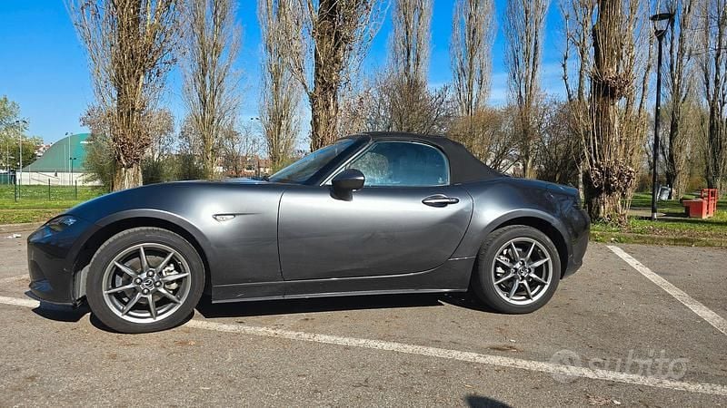 Usata Mazda MX5 Exclusive-Line 132 CV (97 kW) 2023 Grigio Cabrio