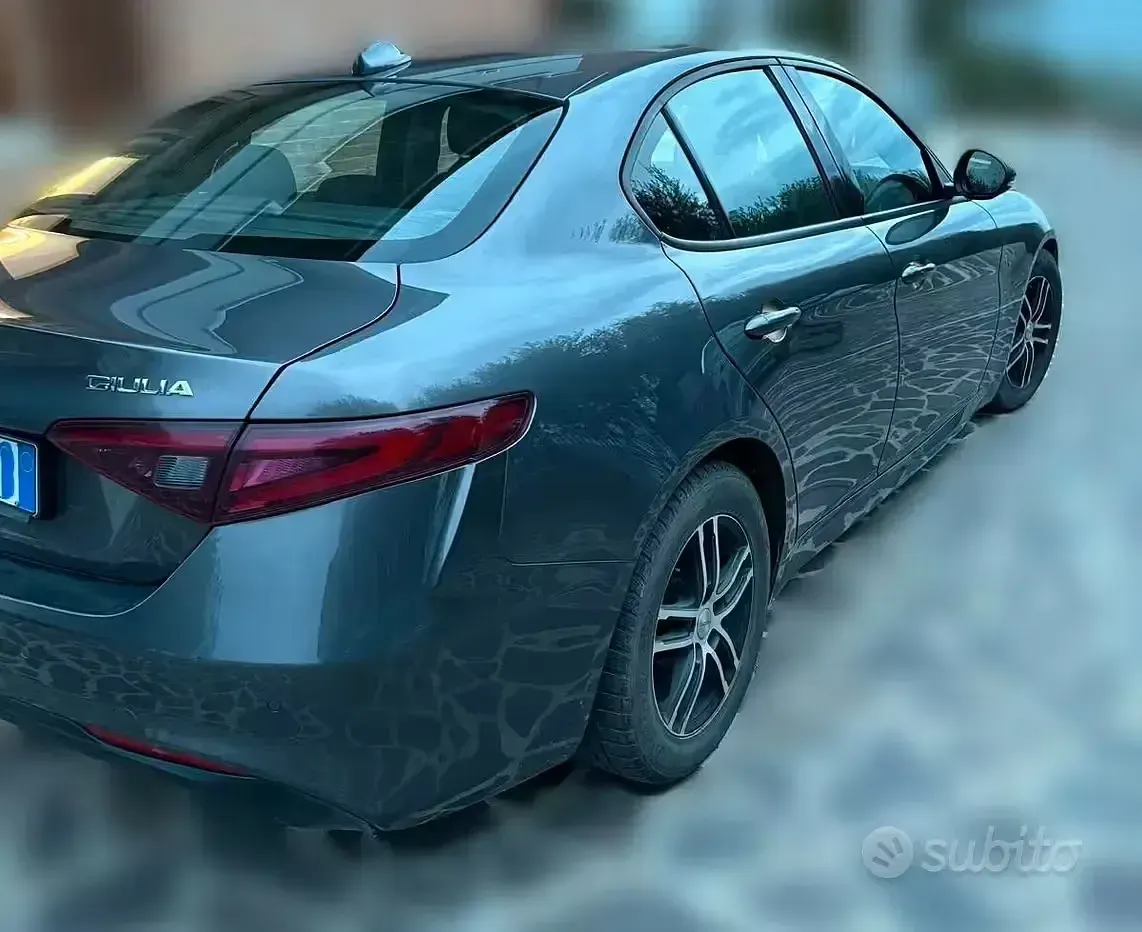 Usata Alfa Romeo Giulia 150 CV (110 kW) 2016 Grigio Berlina