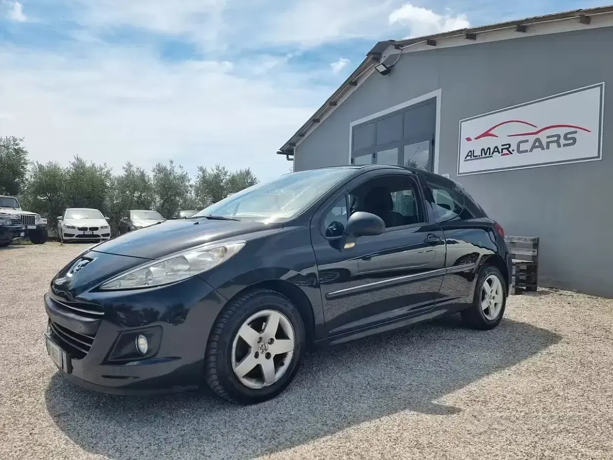 Usata Peugeot 207 Access 68 CV (50 kW) 2011 Nero Berlina