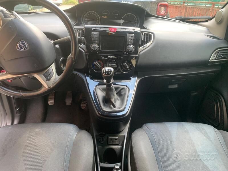 Usata Lancia Ypsilon 69 CV (50 kW) 2018 Bianco Utilitaria