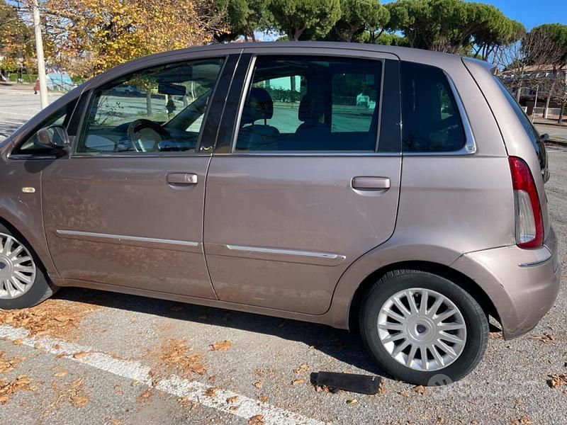 Usata Lancia Musa 90 CV (66 kW) 2008 Grigio Monovolume