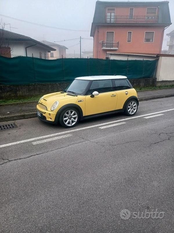 Usata Mini Cooper S 170 CV (125 kW) 2005 Giallo Utilitaria