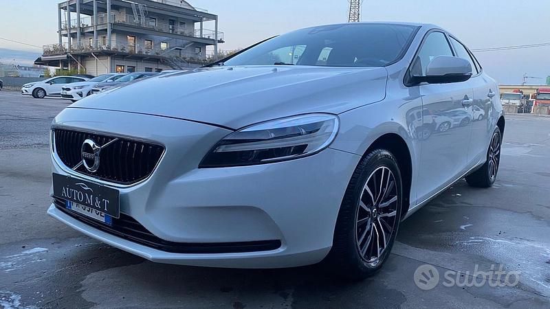 Bianco Usata 2019 Volvo V40 Business Edition Tre volumi | 13.300 € (Buon prezzo) - Immagine 1/4