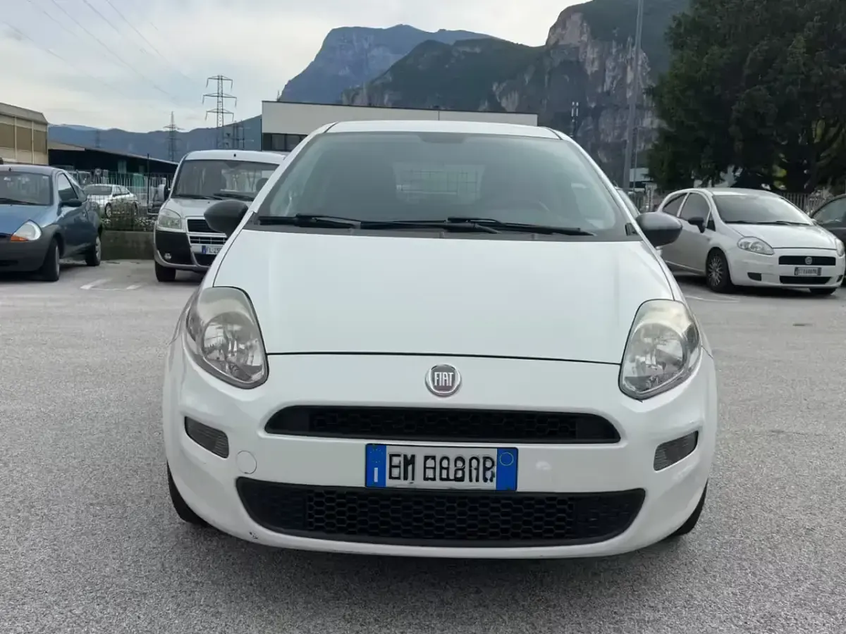 Usata Fiat Punto 75 CV (55 kW) 2012 Bianco Utilitaria
