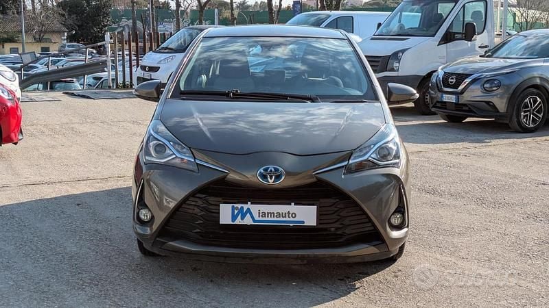 Usata Toyota Yaris Hybrid 72 CV (52 kW) 2019 Grigio Berlina