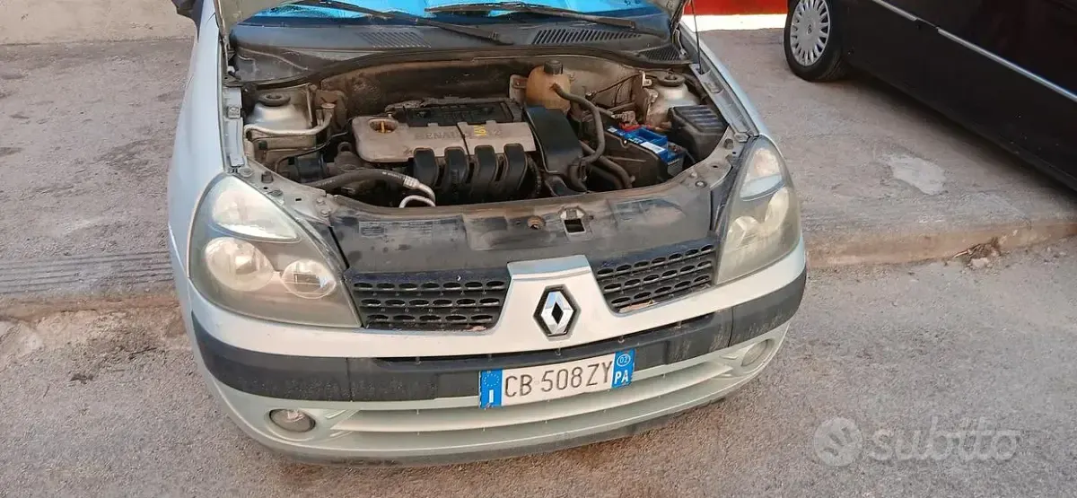 Usata Renault Clio 75 CV (55 kW) 2002 Grigio Berlina