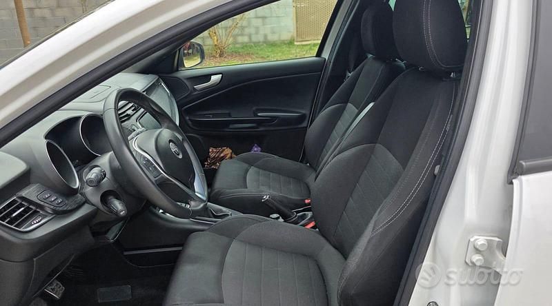 Usata Alfa Romeo Giulietta 120 CV (88 kW) 2018 Bianco Utilitaria