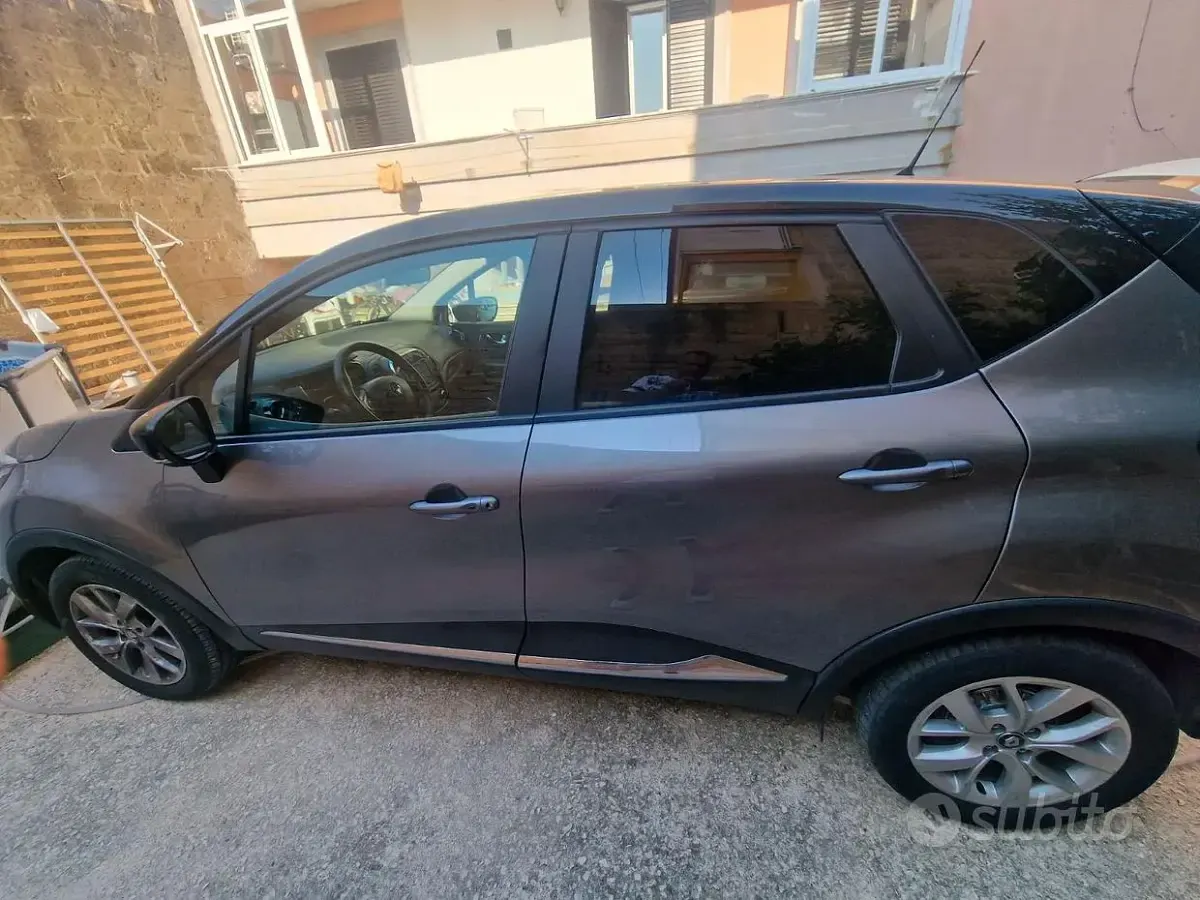 Usata Renault Captur 90 CV (66 kW) 2019 Grigio SUV