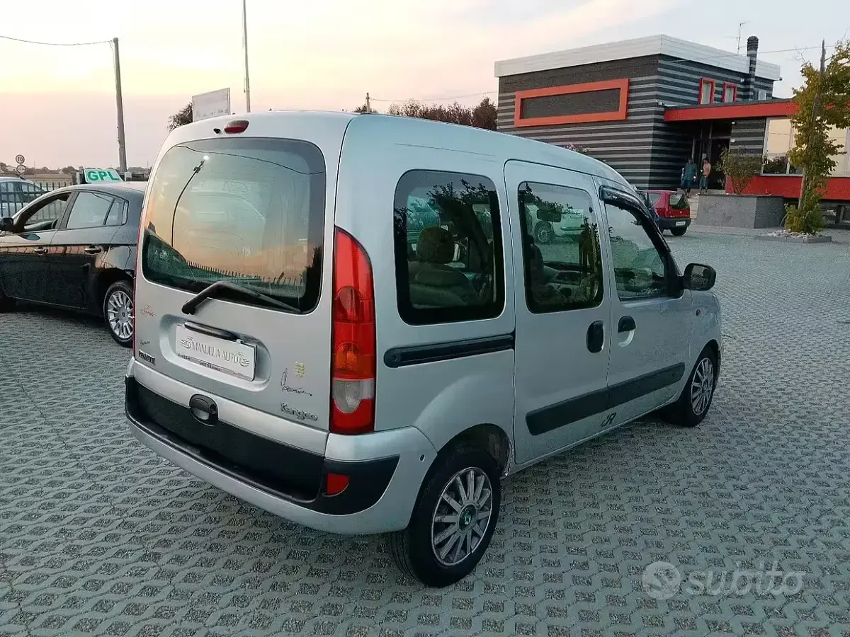 Usata Renault Kangoo 65 CV (47 kW) 2007 Grigio Monovolume