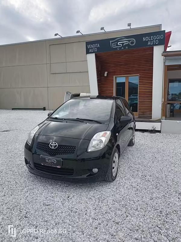 Usata Toyota Yaris Sol 87 CV (63 kW) 2008 Nero Utilitaria