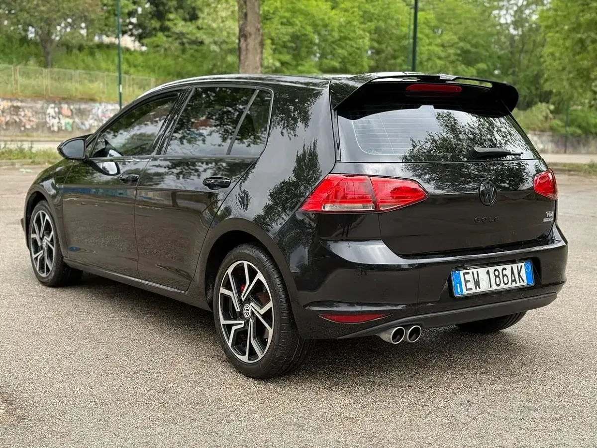 Second-hand VW Golf VII 105 CP (77 kW) 2014 Negru Berlinǎ